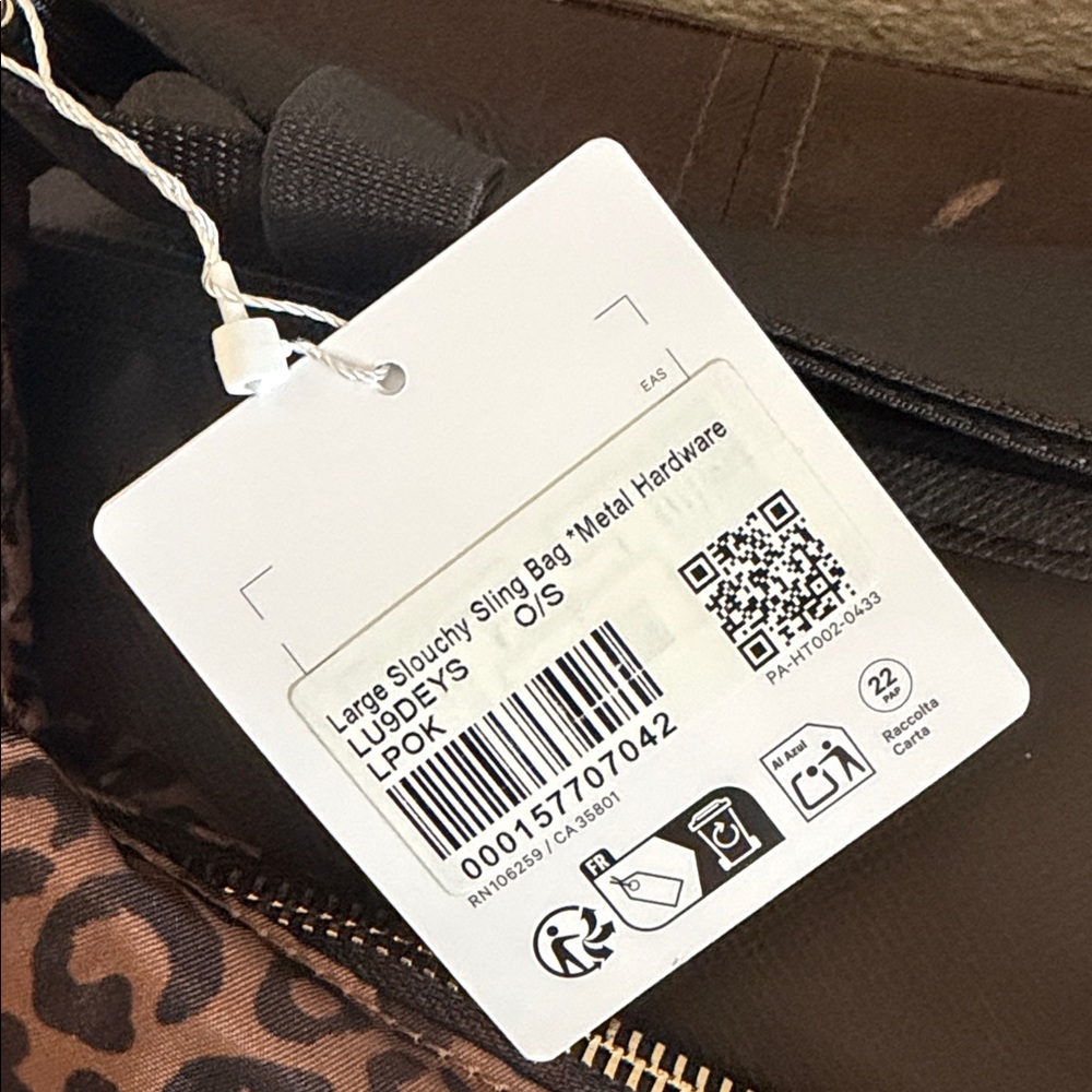lululemon athletica Leopard Print Hobo Bag 13L - Picture 7 of 7